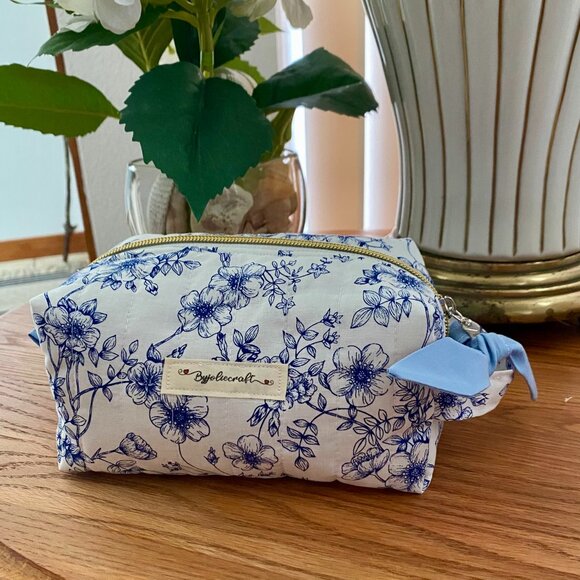 Handmade Makeup/Travel Bags with Zip‎ Closure/ Floral - Picture 1 of 6